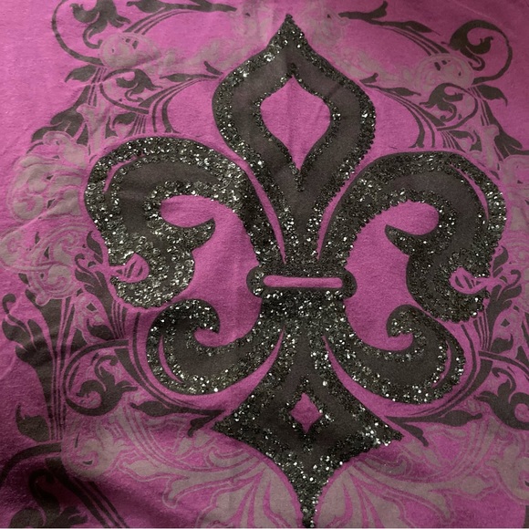 Fleur de Lis T-Shirt - Picture 2 of 4